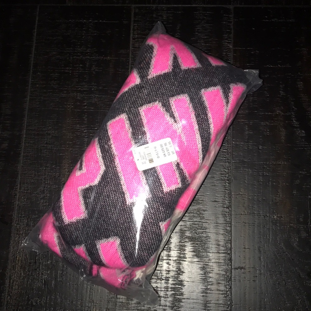 PINK Scarf - Picture 4 of 4
